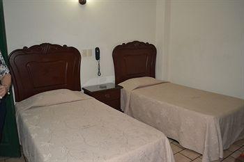 Hotel Costa Brava Γκουανταλαχάρα Εξωτερικό φωτογραφία