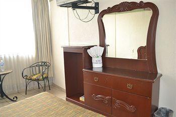 Hotel Costa Brava Γκουανταλαχάρα Εξωτερικό φωτογραφία